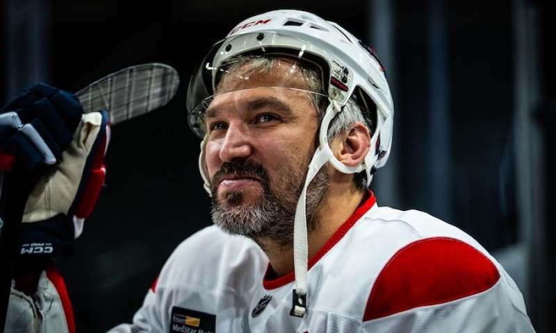 Ovečkin to znovu dokázal! Trofej od Messiera jako odměna za legendární sezonu