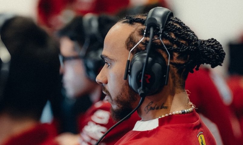 Do nové éry s Ferrari i starou parťačkou! Hamilton si do Maranella přivedl klíčovou osobu