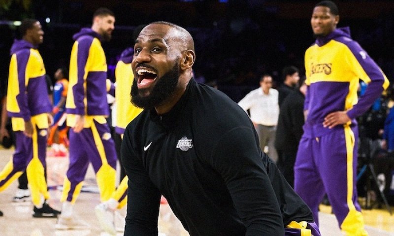 Z palubovky do pokojíčků: Barbie má nového parťáka a Kena doplňuje LeBron