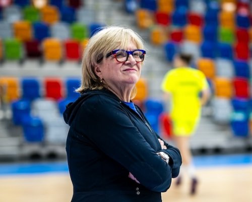Nejlepší trenérka v současném basketbalu mění roli, ale ne klub. Hejková bude v Praze pomáhat novému realizačnímu týmu