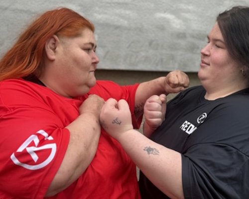 Red Face láká na galavečer facek: Droběna a Godzila si dají plácanou tělem o půl tuny