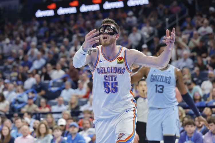 Brzy budeme mít prvního hráče NBA, který bude vydělávat 100 milionů dolarů ročně, sdělil Hartenstein