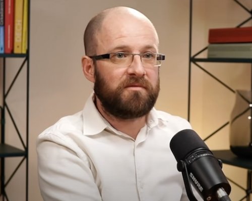 Dukla i přes sestup kouče nezmění. Majitel Turek na Šustra nešetřil chválou