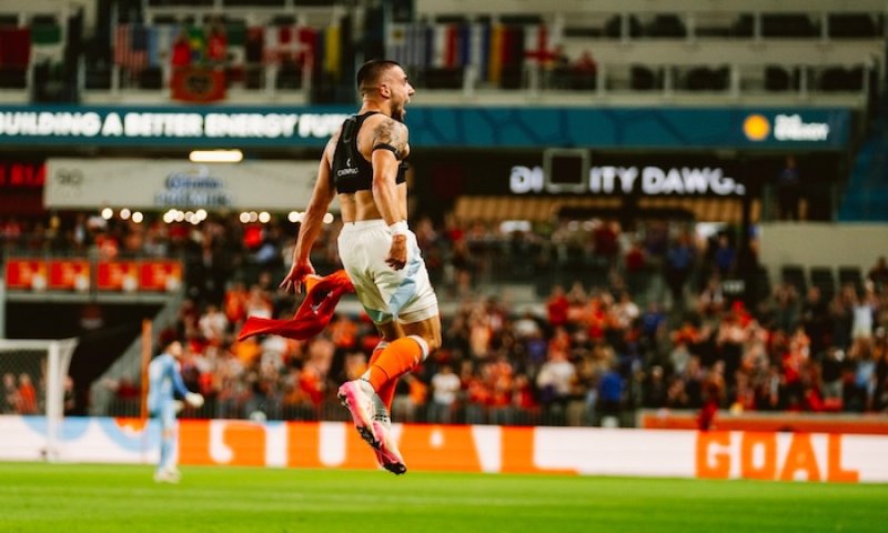 Giroud čekal na premiérový gól v MLS šestnáct zápasů, Lingr jen 22 minut!