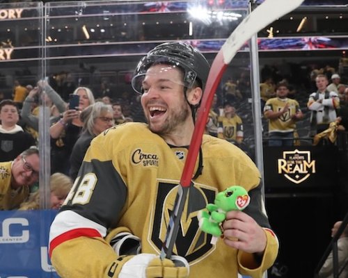 Vstup do play-off? 1+1. V přesilovkách a při vhazování je Hertl vždy klíčový, jeho formaci zdobí parádní forma