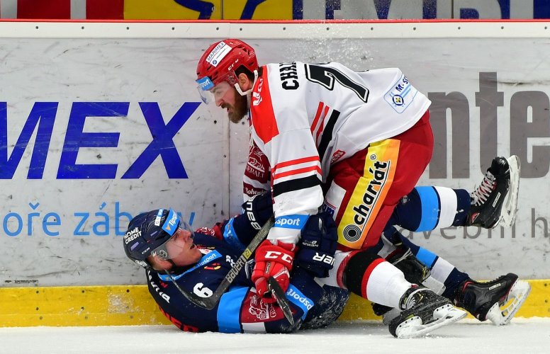 Dopingový skandál znovu otřásá extraligou! Hradec se topí v problémech, hráč má pozitivní test