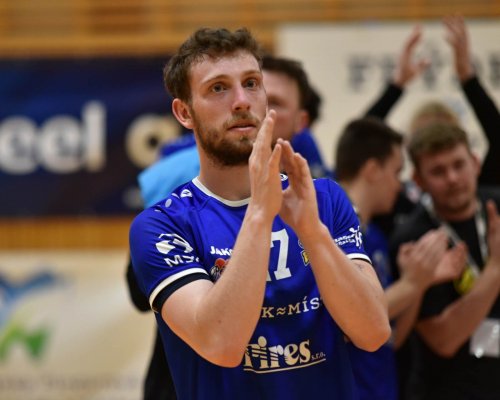 Přehled z palubovek: Podpisy extraligového Frýdku-Místku, Barcelona šampionem nebo stoprocentní Reichl