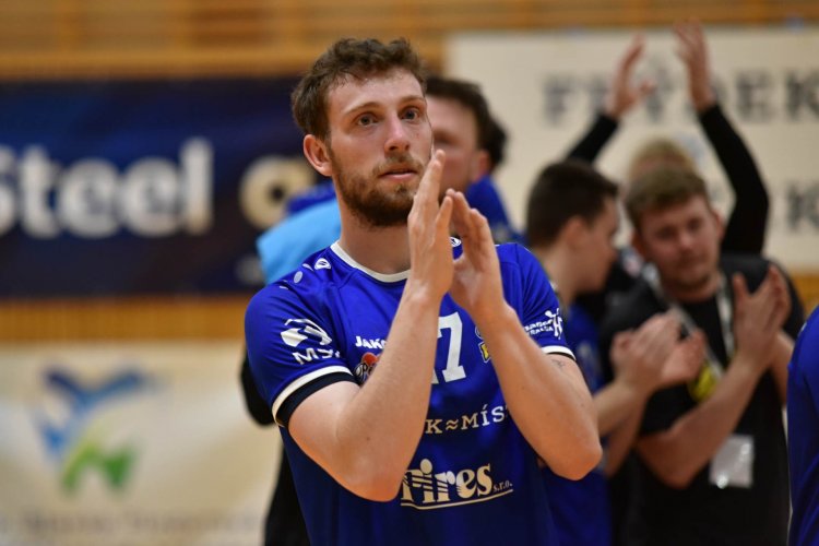 Přehled z palubovek: Podpisy extraligového Frýdku-Místku, Barcelona šampionem nebo stoprocentní Reichl