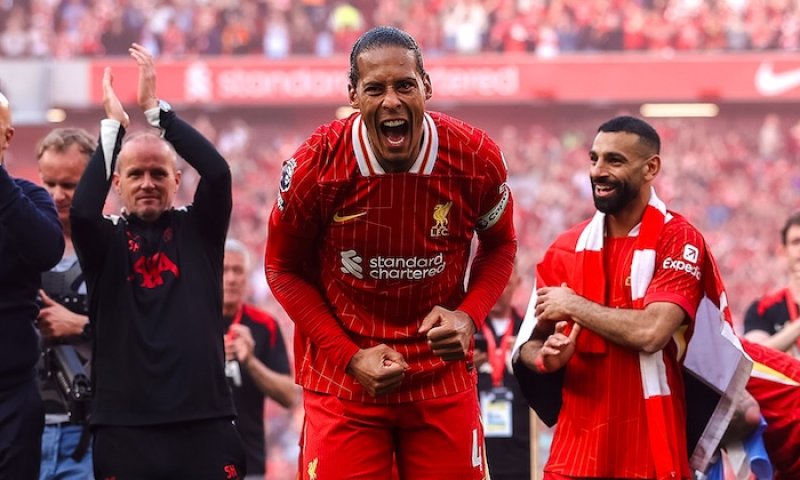 Liverpool dorovnal Manchester United! Díky dvacátému titulu Reds dosáhli na magickou hranici 70 velkých trofejí