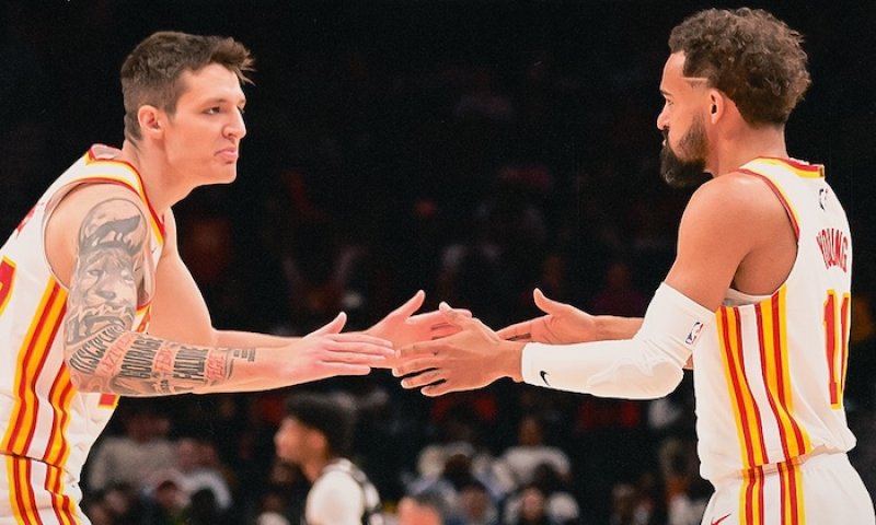Tři trojky, 11 bodů a precizní výkon! Krejčí bojoval, Hawks ale prohráli thriller v posledních sekundách