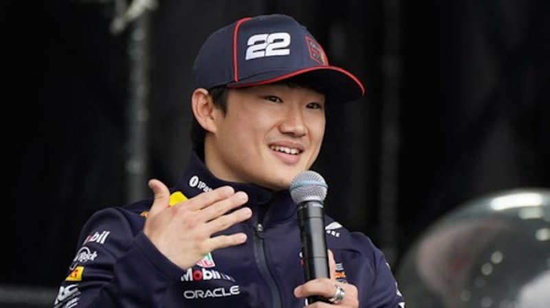 Yuki Tsunoda jde do klece se lvem. Red Bull mu rychle připomněl, kdo tu velí
