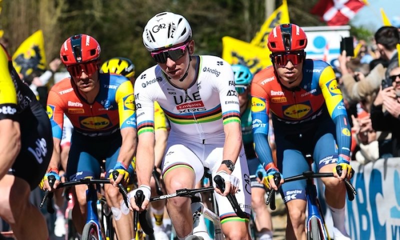 Pogačar zlomil van der Poela jako suchou větev. Jediný, s kým ho jde srovnávat, je Merckx, tvrdí Contador