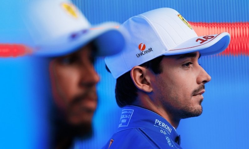 V srdci Ferrari doutná pochybnost. Charles Leclerc vyslovil slova, která bolí