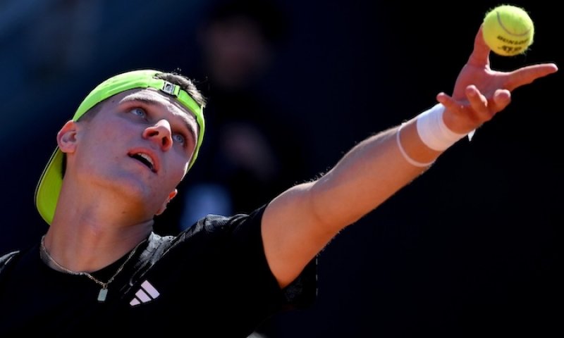 Menšík v Římě stále bez ztráty kytičky. Český talent je ve třetím osmifinále Masters v řadě a může se pomstít Hurkaczovi
