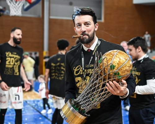 Tabellini v Paříži předčasně končí. Jeho nástupce se zapíše do dějin Euroligy