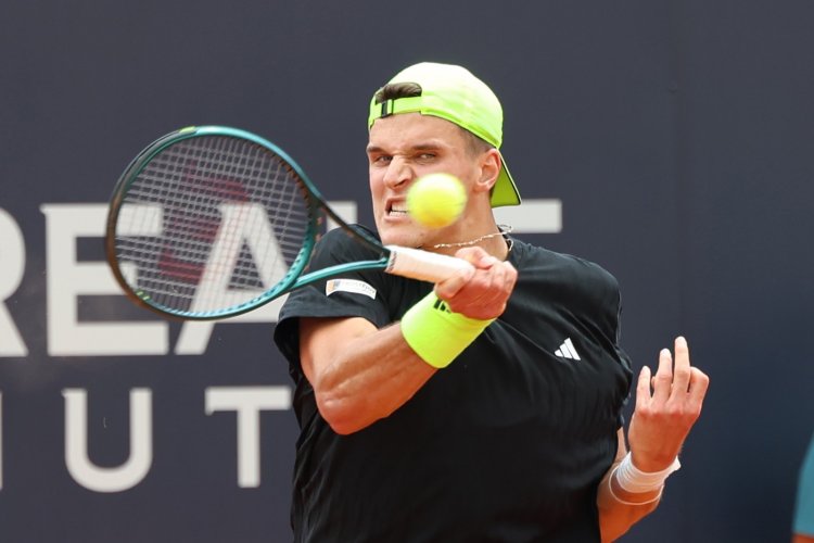 Menšík po kolapsu z vedra na Roland Garros ostře zkritizoval organizátory, Djokovič navrhuje změny v programu