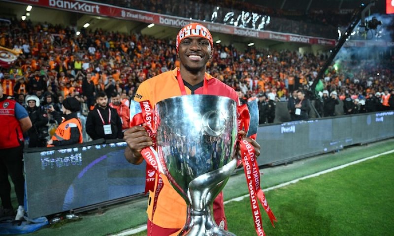 Al-Hilal přepíná na režim „šílenství“. Osimhenovi nabízí 120 milionů eur a na radaru má před MS klubů i Ronalda