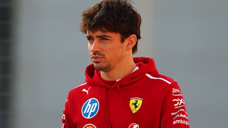 Úsměv na tváři, pochyby v duši. Leclercova víra v Ferrari se údajně začíná drolit