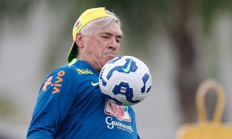 Brazilská legenda chce po fiasku vyhodit Ancelottiho, svaz ho ale drží dál