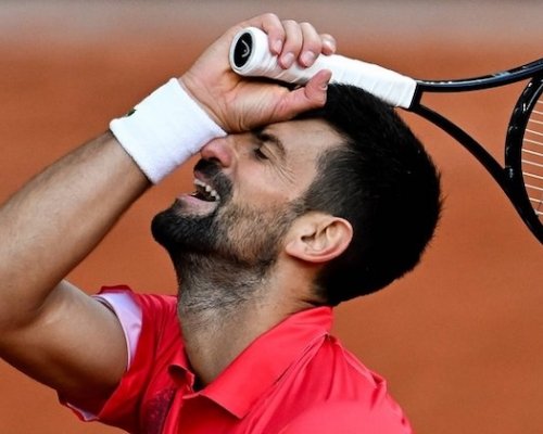 Prohra i hádka. Djokovič se na French Open dostal do křížku s kameramanem, po incidentu musel být štáb vystřídán