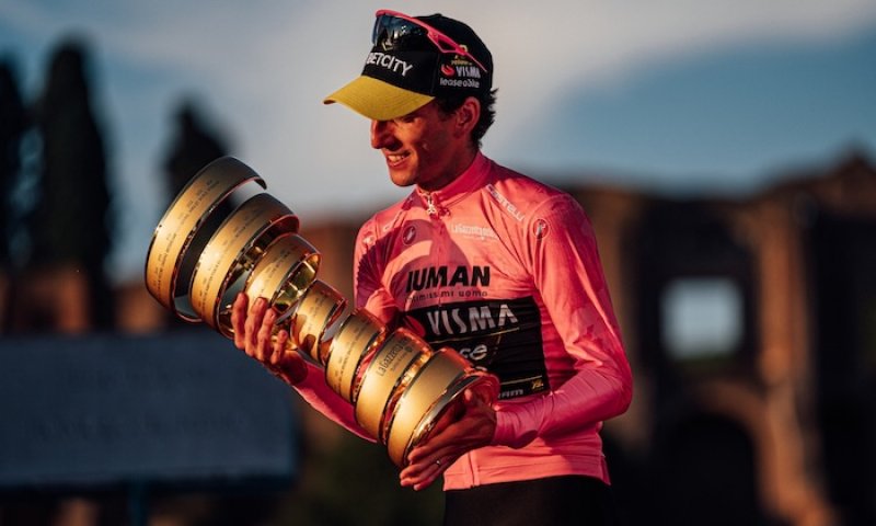 Jak vznikla nejslavnější barva náročného Gira a proč je dres lídra růžový? Historie Maglia Rosa