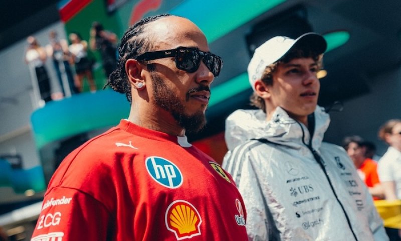 Steiner zpochybnil angažmá Hamiltona ve Ferrari a připomněl úspěchy Sainze