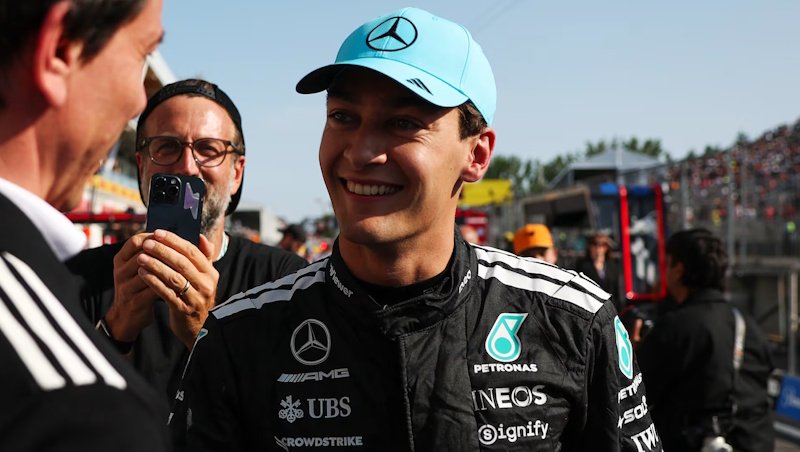 Russell ovládl Velkou cenu Rakouska: Ferrari v čele s Hamiltonem propadlo