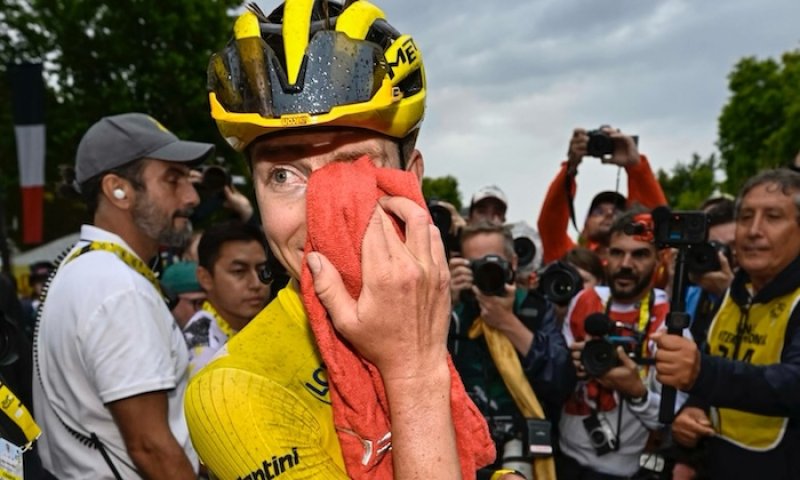 Pogačar dře v blátě a posedle vyhlíží triumf v Roubaix