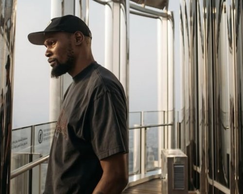 Hvězdný Durant už zařezává v Houstonu. Do rekordní výměny se zapojilo hned sedm týmů NBA