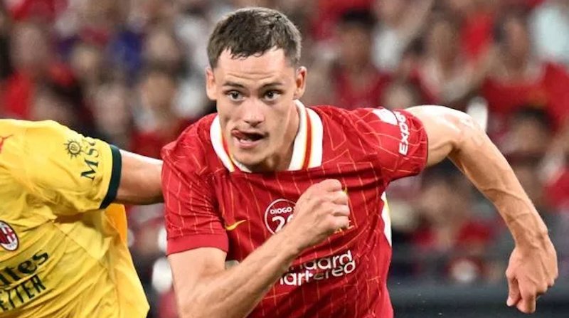 Agent 007 vrací úder: Německý zázrak umlčel kritiky a táhne Liverpool