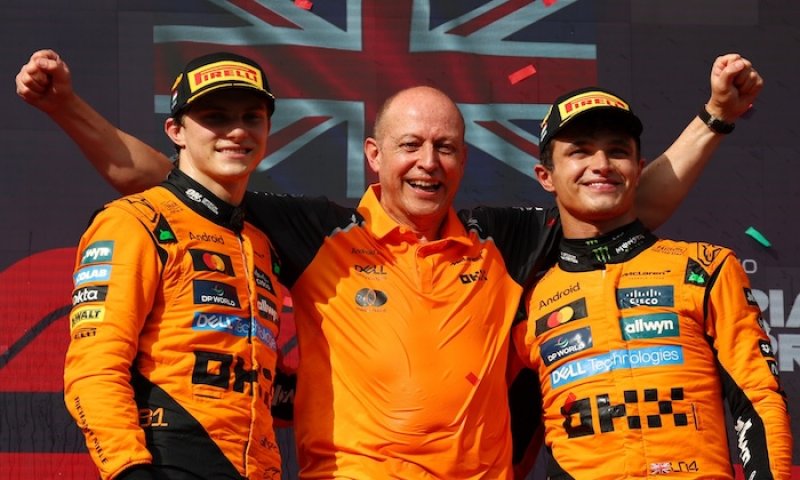 Takhle to dál nejde! Piloti McLarenu si dupli. Boj o pódium je pasé
