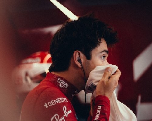 Drama v Baku! Spousta nehod a Verstappenova nadvláda. Noční můra Ferrari pokračuje