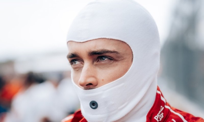 Leclerc varuje: Mercedes možná skrývá obrovský výkon. Ferrari zůstává opatrné