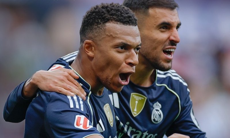 Kdo má nakročeno ke Zlatému míči? Pořadí vévodí Mbappé před Dembélém