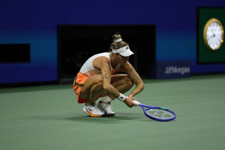 Světový tenis přišel o velký tahák. Zraněnou Vondroušovou vyřadilo zranění, Sabalenková jí poslala dojemný vzkaz