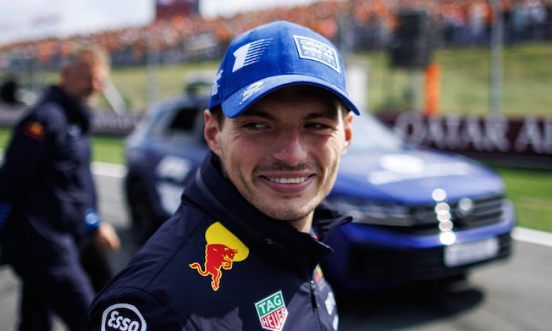 Max Verstappen vyhrál Velkou cenu Ázerbájdžánu, Piastri havaroval v prvním kole