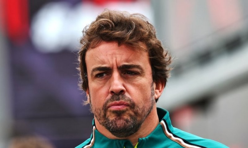 Alonso znovu tepe nová pravidla F1. Jezdci prý už vyhlížejí motory pro rok 2030