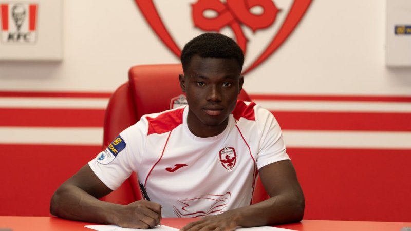 Slavia blízko podpisu zajímavého talentu. Do Edenu dorazil kanadský křídelník Ouanda