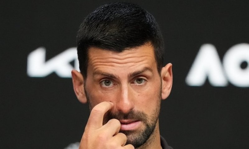 „Ať to nezní jako výmluva…,“ hlesl Djokovič, když uprostřed bitvy o titul náhle zhasl