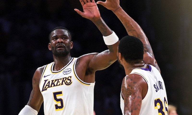 Deset střel bez jediné chyby? Obr Ayton předvedl výkon, jaký fanoušci Los Angeles Lakers neviděli téměř 45 let!