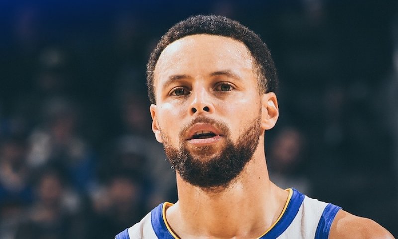 890 milionů dolarů? Curryho smlouva s Nike byl jen internetový blaf. Hvězda dál testuje i Adidas, Reebok či On