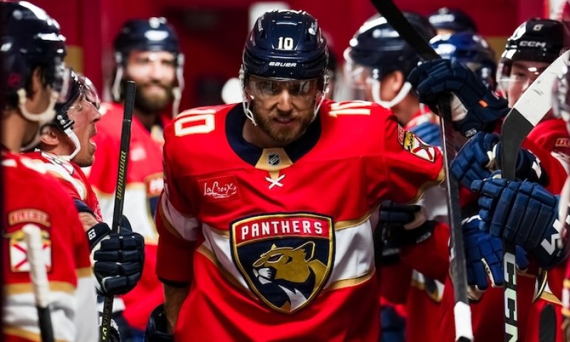 Lavinu zastavili až Panteři. Tarasov zazdil Colorado v čele s MacKinnonem a Florida ukončila úchvatnou sérii Nečase a spol.