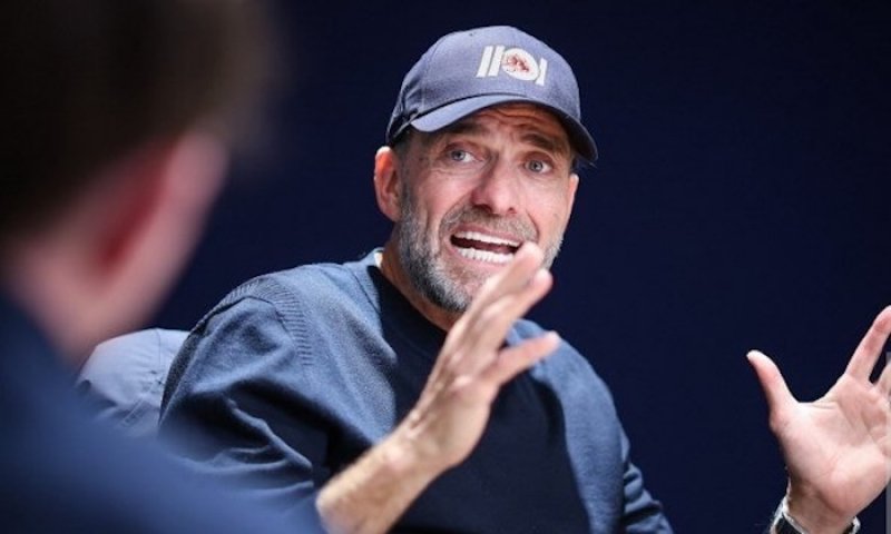 Klopp se pustil do FIFA. Přestávky na pití prý drží fotbal jako rukojmí