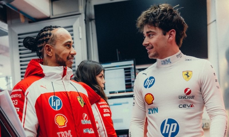 Leclerc zůstal zaskočen. Hamilton dostal u Ferrari speciální povolení