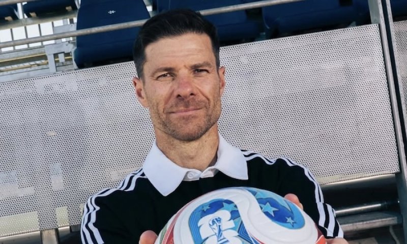 Ostrá bitva dvou anglických gigantů. Londýn i Liverpool se přetahují o žádaného stratéga