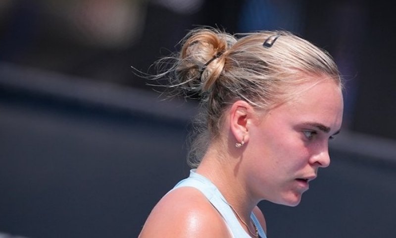 Bejlek demoluje Abú Zabí! 64 minut, deset gemů v řadě a jistota posunu o téměř čtyřicet míst na 63. pozici!