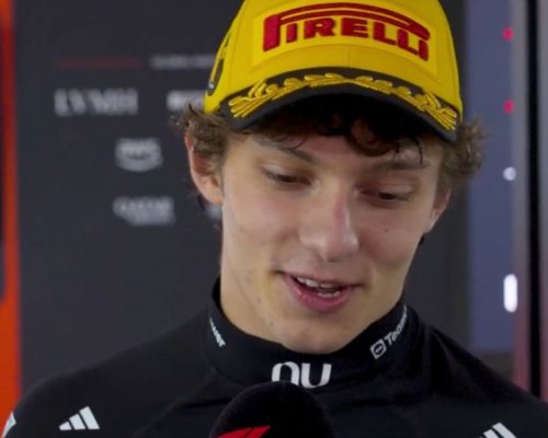 Zaskočený mladík. Vítěz z Mercedesu nevěřil vlastním uším, když slyšel slova od Hamiltona