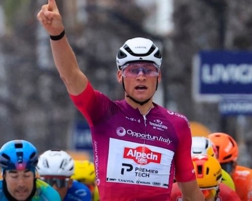 Souboj gigantů se vrací. Je jen otázkou času, kdy Pogačar vyhraje Milán–San Remo, tvrdí Van der Poel