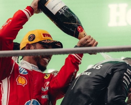 Hamilton poprvé vyhrál s Ferrari. V Barceloně ukončil čekání i sérii Antonelliho