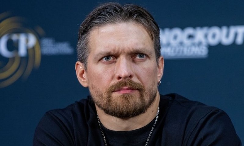 Boxer Usyk se vzdal svých titulů mistra světa těžké váhy. Toto není konec příběhu, dodal
